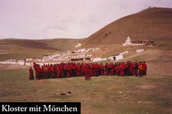 Kloster mit Mönchen