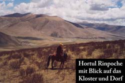 Hortul Rinpoche mit Blick auf Kloster und Dorf